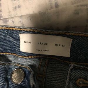 Men’s sz 32 ripped jeans